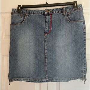 Venezia size 18 jean skirt with some stretch. Red accent stitching. Exc cond